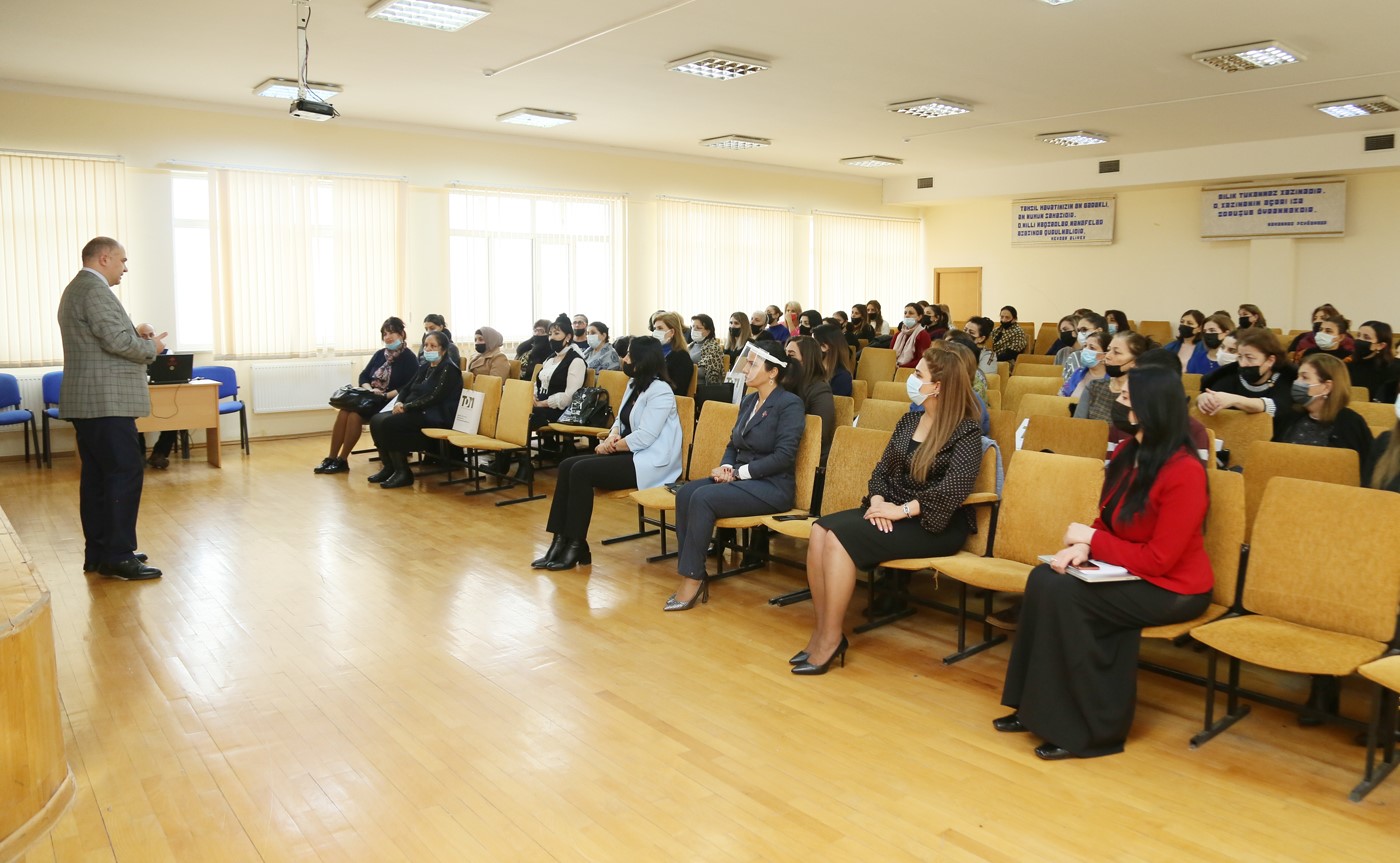 Pedaqoji heyət üçün təlimlər keçirilir